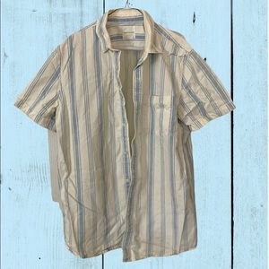 Fashionable, lightly used American Eagle mens shirt size L.